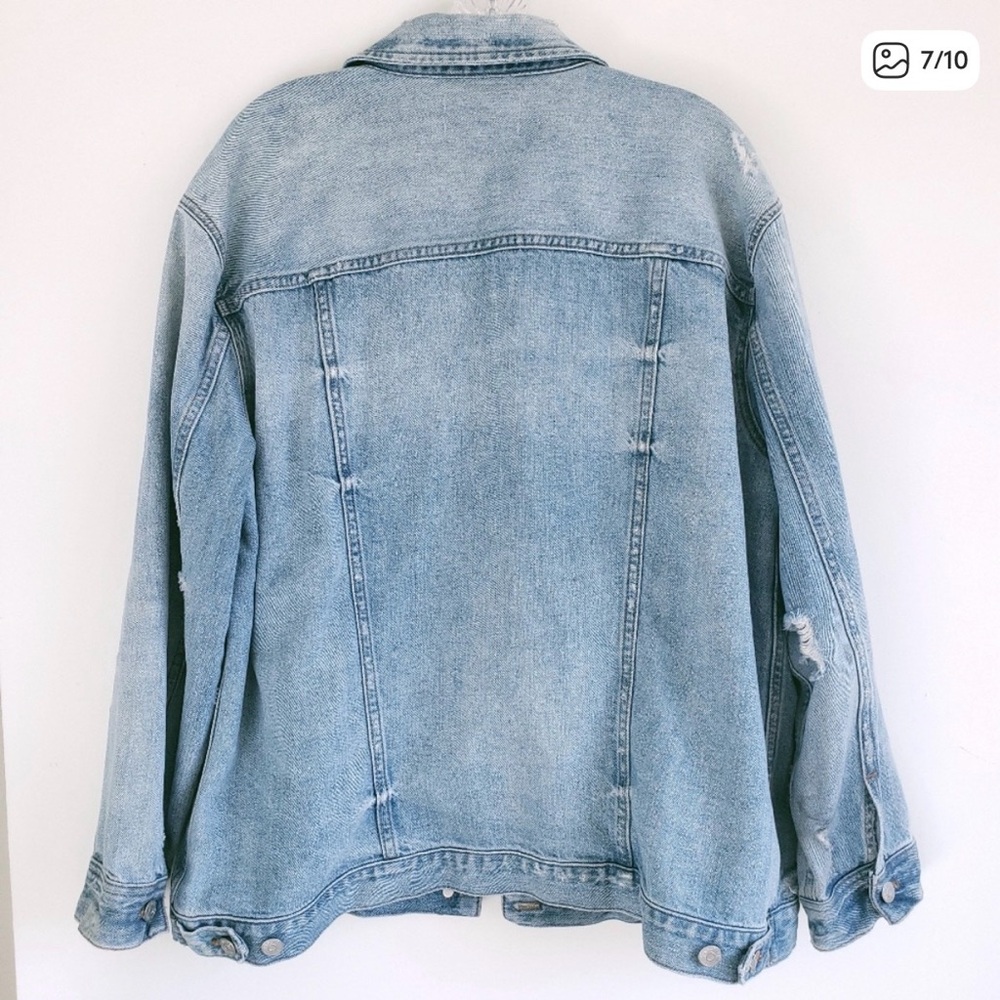 Madewell The Oversized Distressed Jean Jacket in Junction Wash - Picture 6 of 6